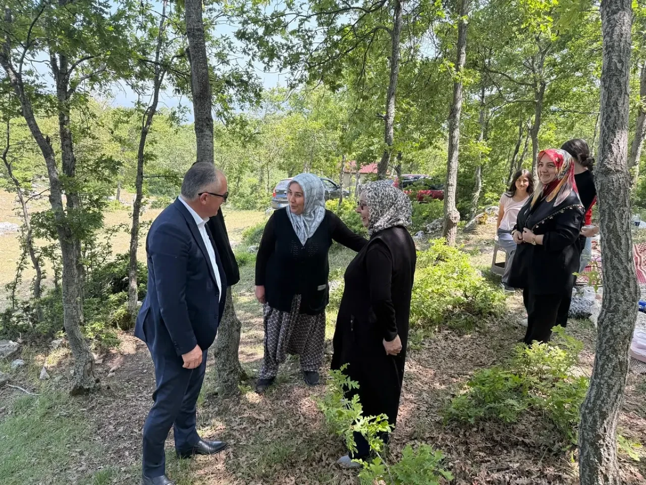 Gürsü’de Şenlik Coşkusu! Başkan Özalp Vatandaşlarla Buluştu 5