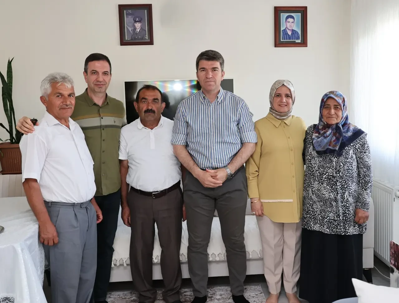 Vali Önder Bakan’dan Anlamlı Ziyaret: Babalar Günü’nde Şehit Babasına Vefa 3