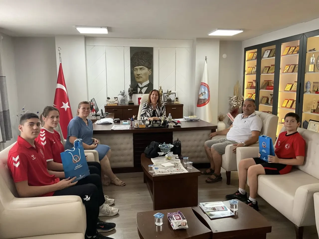 Gümüşhacıköy Belediye Başkanı Zehra Özyol’a Ziyaretler Devam Ediyor 5