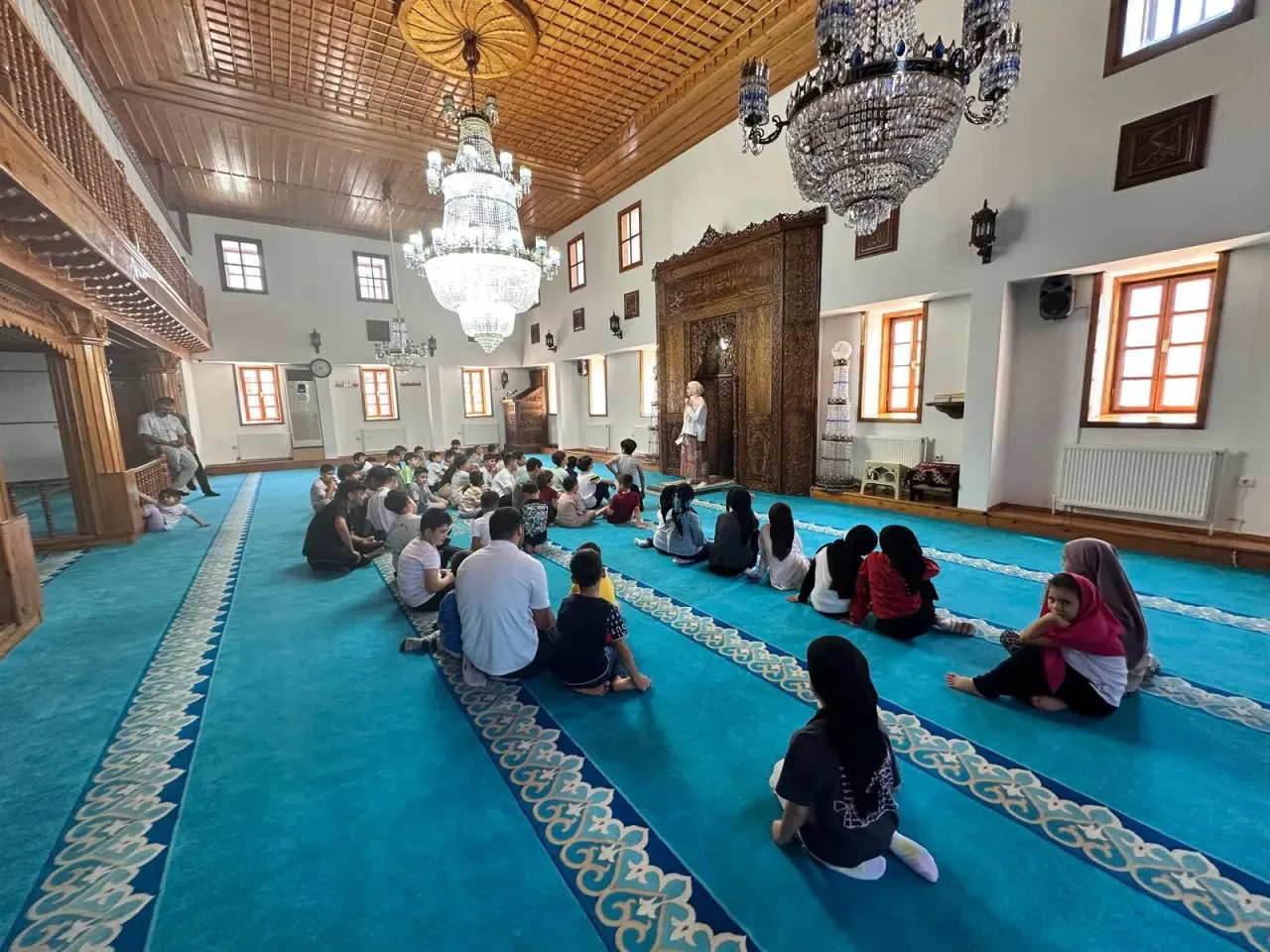 Camide Sağlık Semineri: Çocuklara Sağlıklı Beslenme ve Bağımlılıkla Mücadele Eğitimi Verildi 3