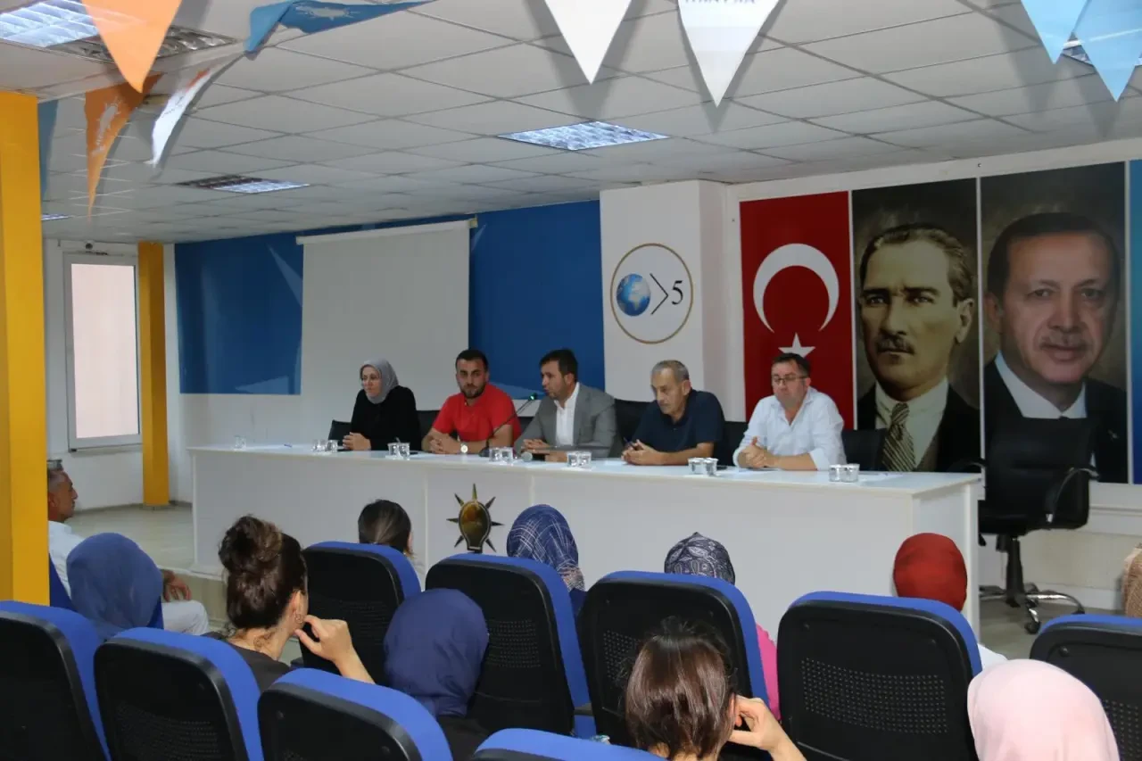 Amasya İl Başkanlığı’nda Danışma Toplantısı ve Sertifika Töreni Gerçekleştirildi 4