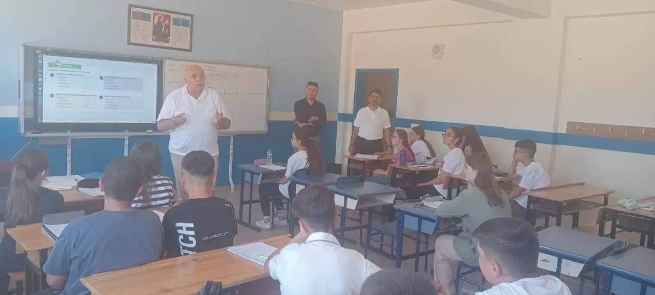 LGS Yolunda Moral ve Destek: Müdürlükten Kurs Ziyareti 1