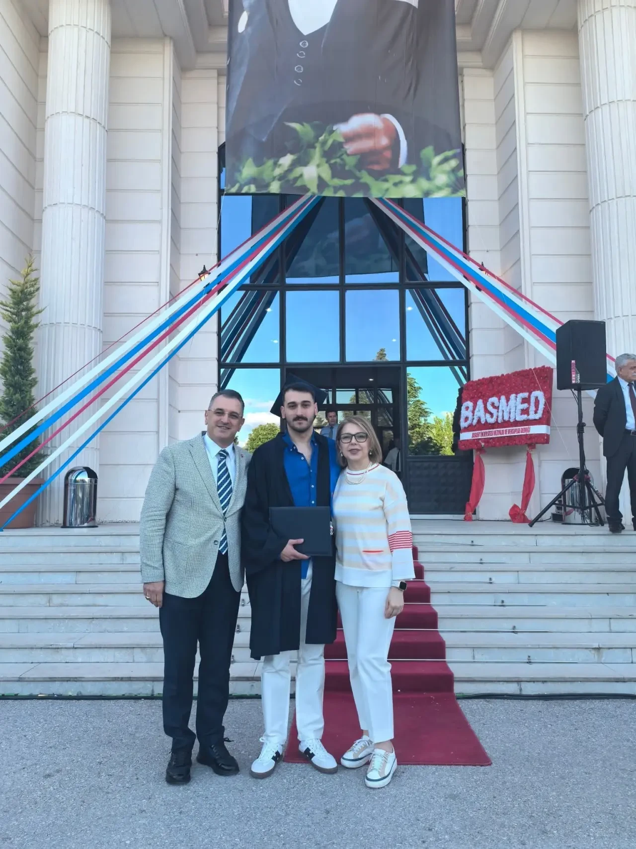 Vekil Çilez'in Gurur Anı: Baba Oğul Aynı Sahnede 1