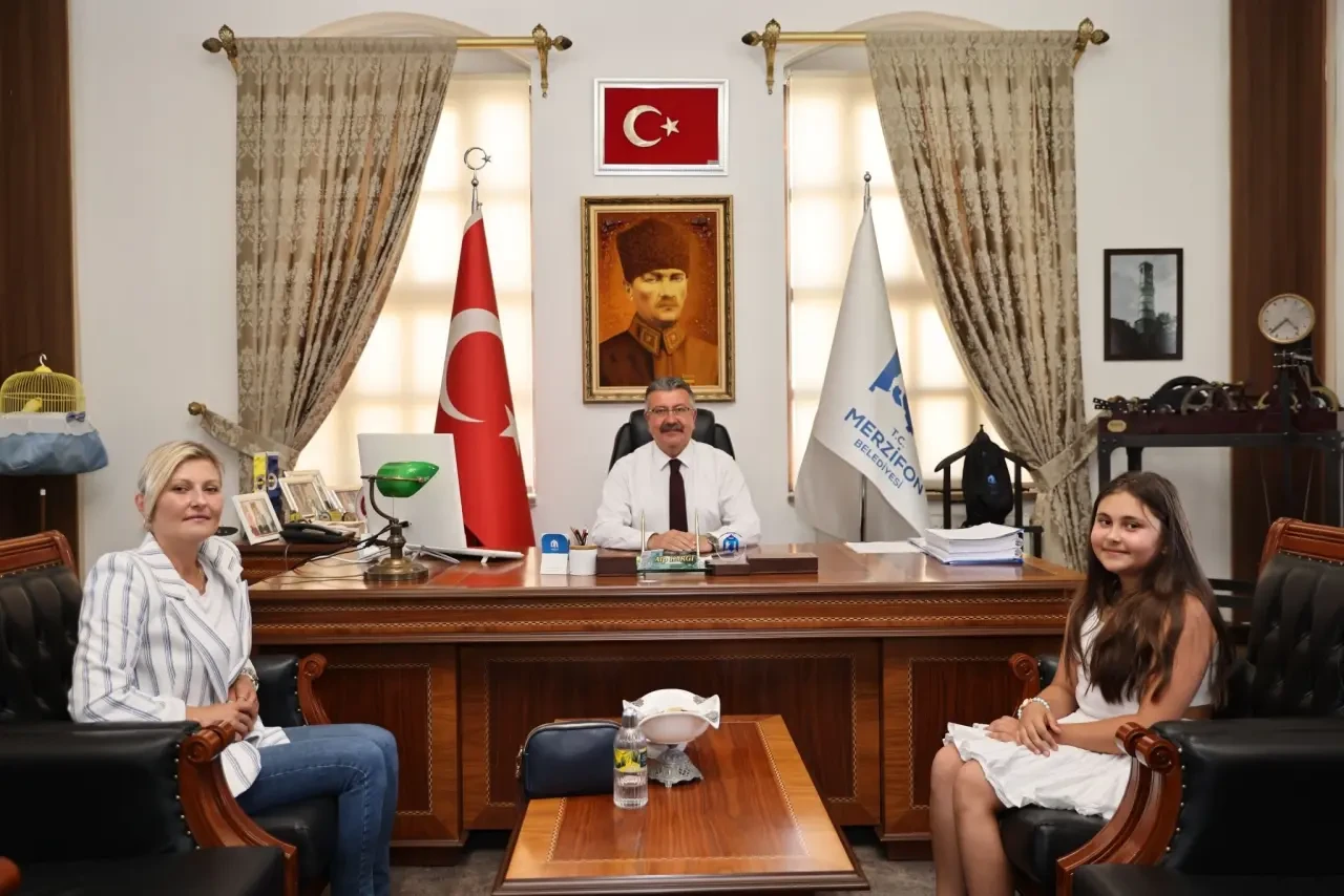 Merzifon Belediye Başkanı Alp Kargı, Yoğun Ziyaret Trafiğinde Konuklarını Ağırladı 6
