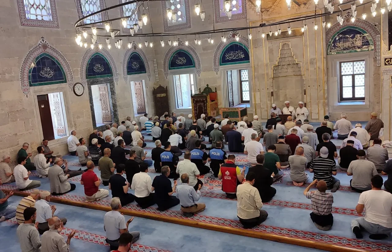 Amasya’da Şehitler Dualarla Anıldı: Sultan II. Bayezid Camii’nde Mevlid-i Şerif Programı 2