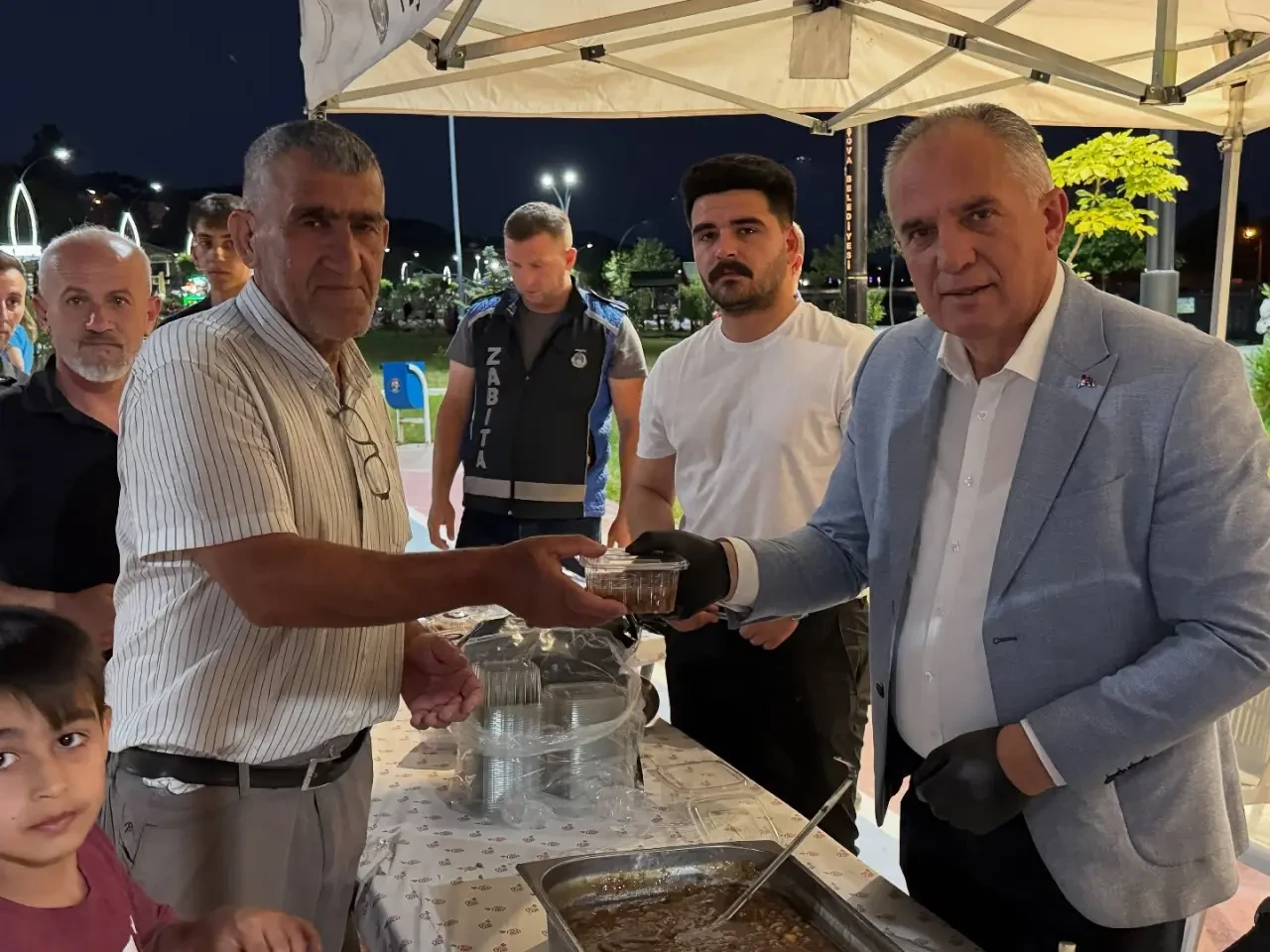 Taşova’da Aşure Günü Bereketi: Millet Bahçesi’nde Birlik ve Paylaşımın Güzelliği Yaşandı 1