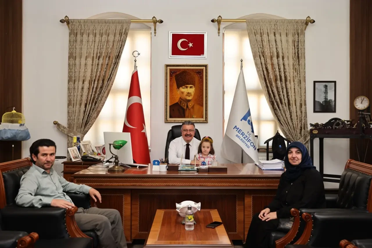 Merzifon Belediye Başkanı Alp Kargı, Yoğun Ziyaret Trafiğinde Konuklarını Ağırladı 2