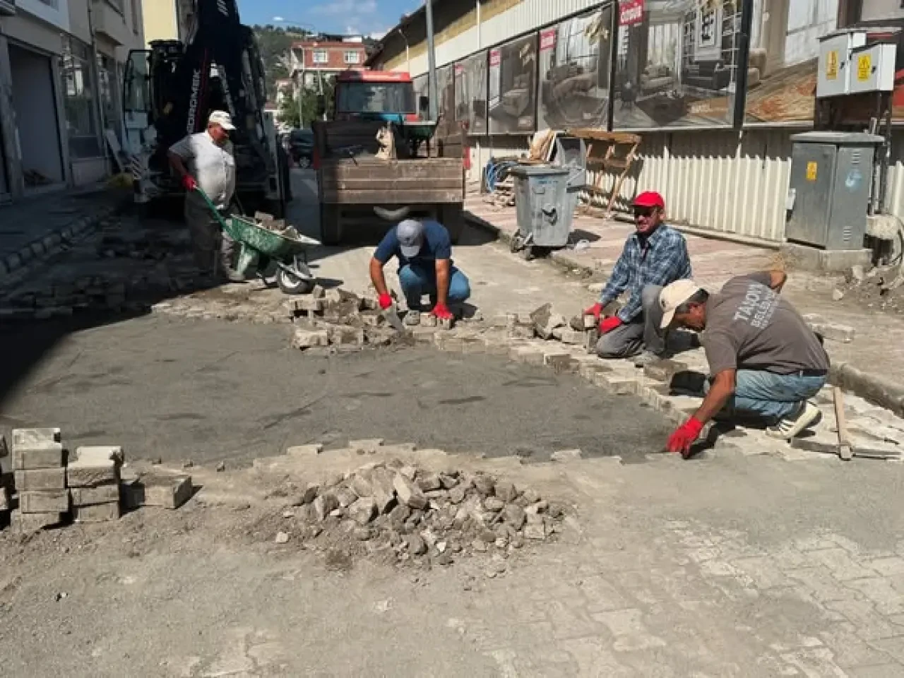 Taşova’da Hizmet Mesaisi Aralıksız Sürüyor 1