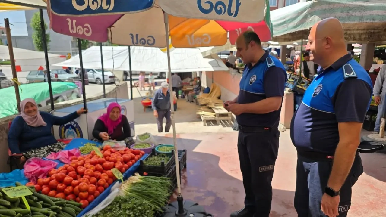 Suluova Belediyesi’nden Salı Pazarı’nda Fiyat Etiketi Denetimi 3