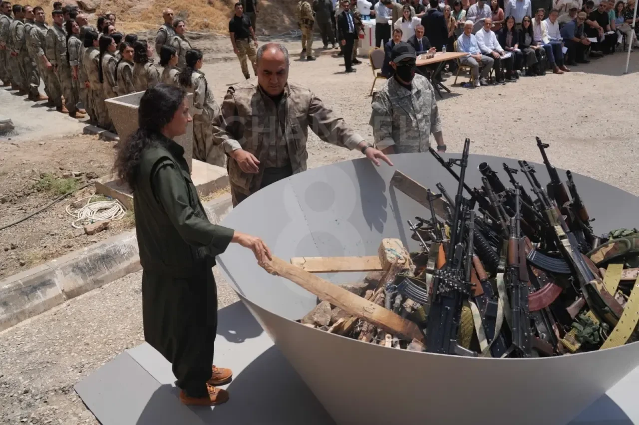 Son Dakika: PKK’lı Terörist Grup Silahları Bıraktı! Tarihi Anlar Süleymaniye’de Yaşandı 4
