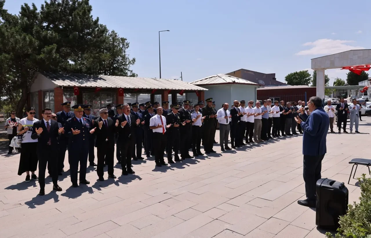 Merzifon’da Şehitliklerde Dualar Yükseldi 1