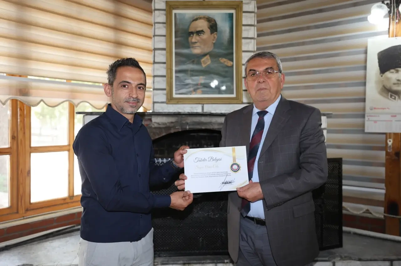 Amasya Belediye Başkanı Turgay Sevindi’den Sosyal Yardım Ekibine Takdir Belgesi 4