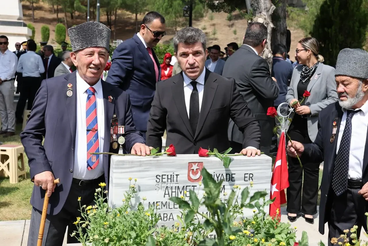 Vali Önder Bakan’dan 15 Temmuz’da Şehitlik Ziyareti: “Ruhları Şad, Mekanları Cennet Olsun” 2