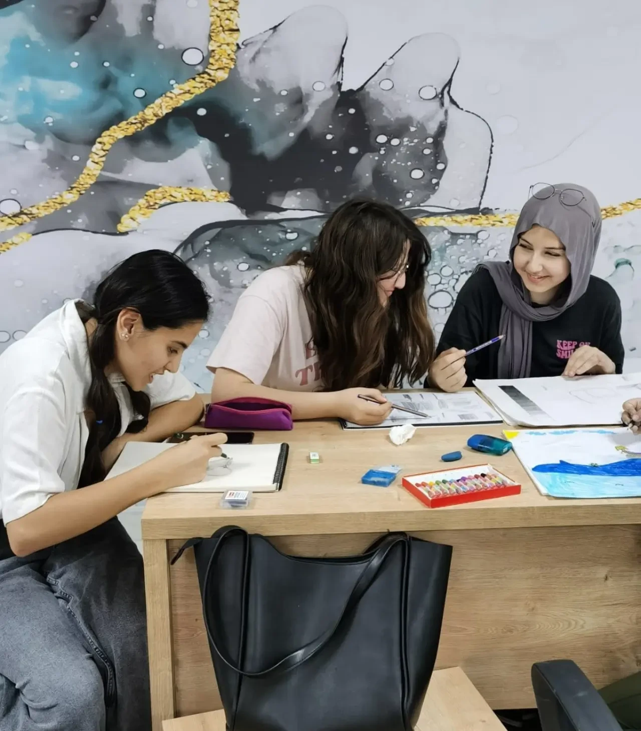Gümüşhacıköy’de Sanatla Buluşma: Kütüphane ve Halk Eğitimden Ortak Resim Kursu 3