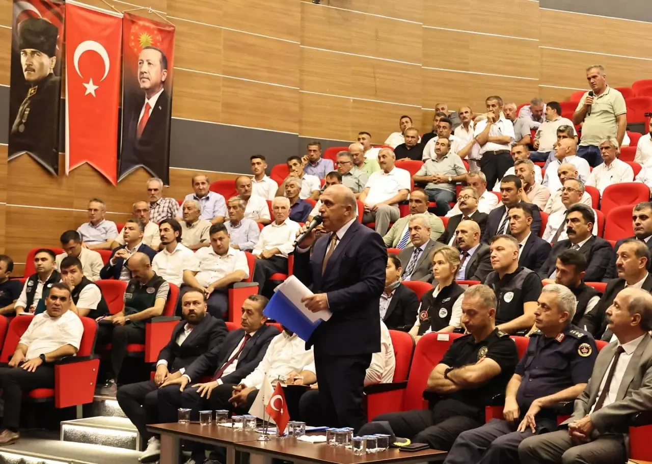 Taşova’da Muhtarlar Toplantısı Yapıldı: İlçenin Sorunları ve Talepleri Masaya Yatırıldı 2