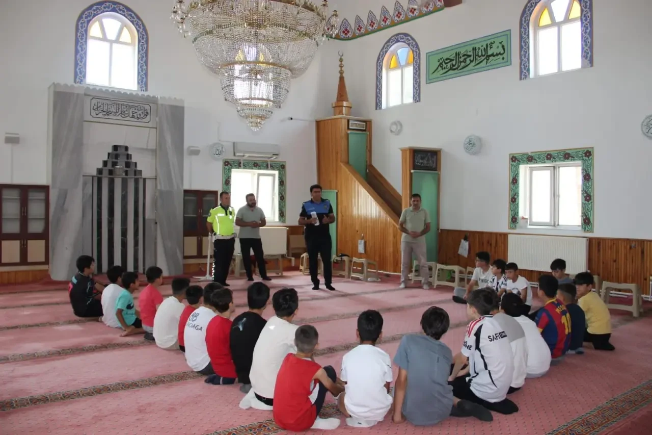 Miniklere Güvenlik Eğitimi: Amasya Polisi Yaz Kur’an Kurslarında Bilgilendirme Yaptı 3