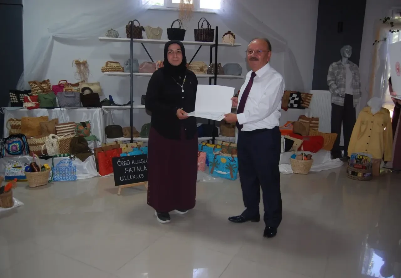 ADEM’in Yıl Sonu Sergisi Düzenlendi! 4
