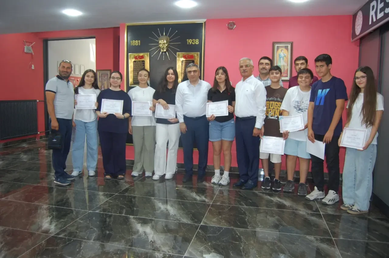 Başarılı Öğrenciler Ödüllendirildi 1