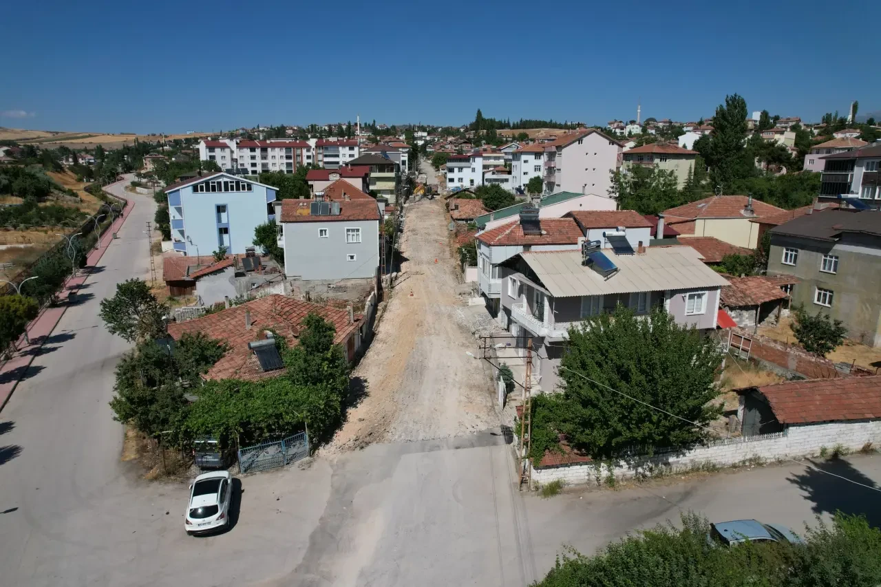 Başkan Rıfat Uzun, Pazar Mahallesi’nde Kilit Parke Öncesi Çalışmaları İnceledi 4