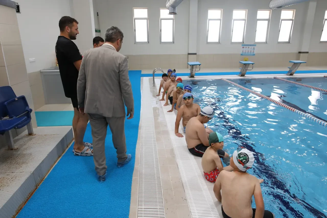 Başkan Rıfat Uzun’dan Yüzme Kurslarına Ziyaret 3