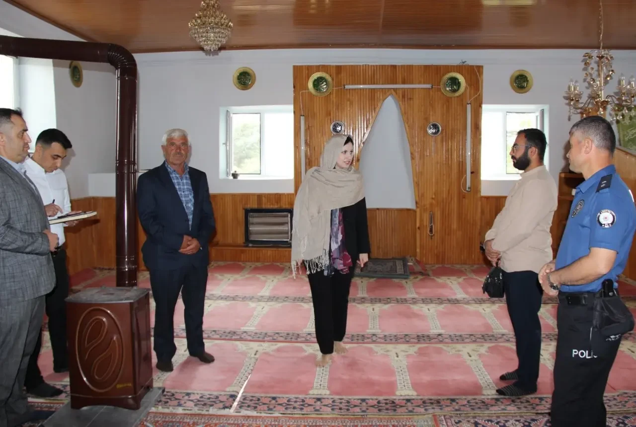 Kaymakam Büşra Erdoğan Tepeköy’de Vatandaşlarla Buluştu 2