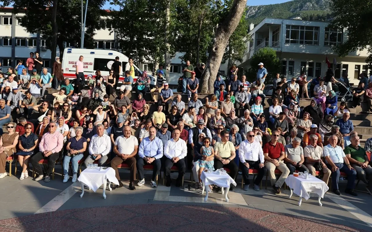 Amasya’da Muharrem Ayı Bereketi: Şehzadeler Gezi Yolu’nda Aşure İkramı 2