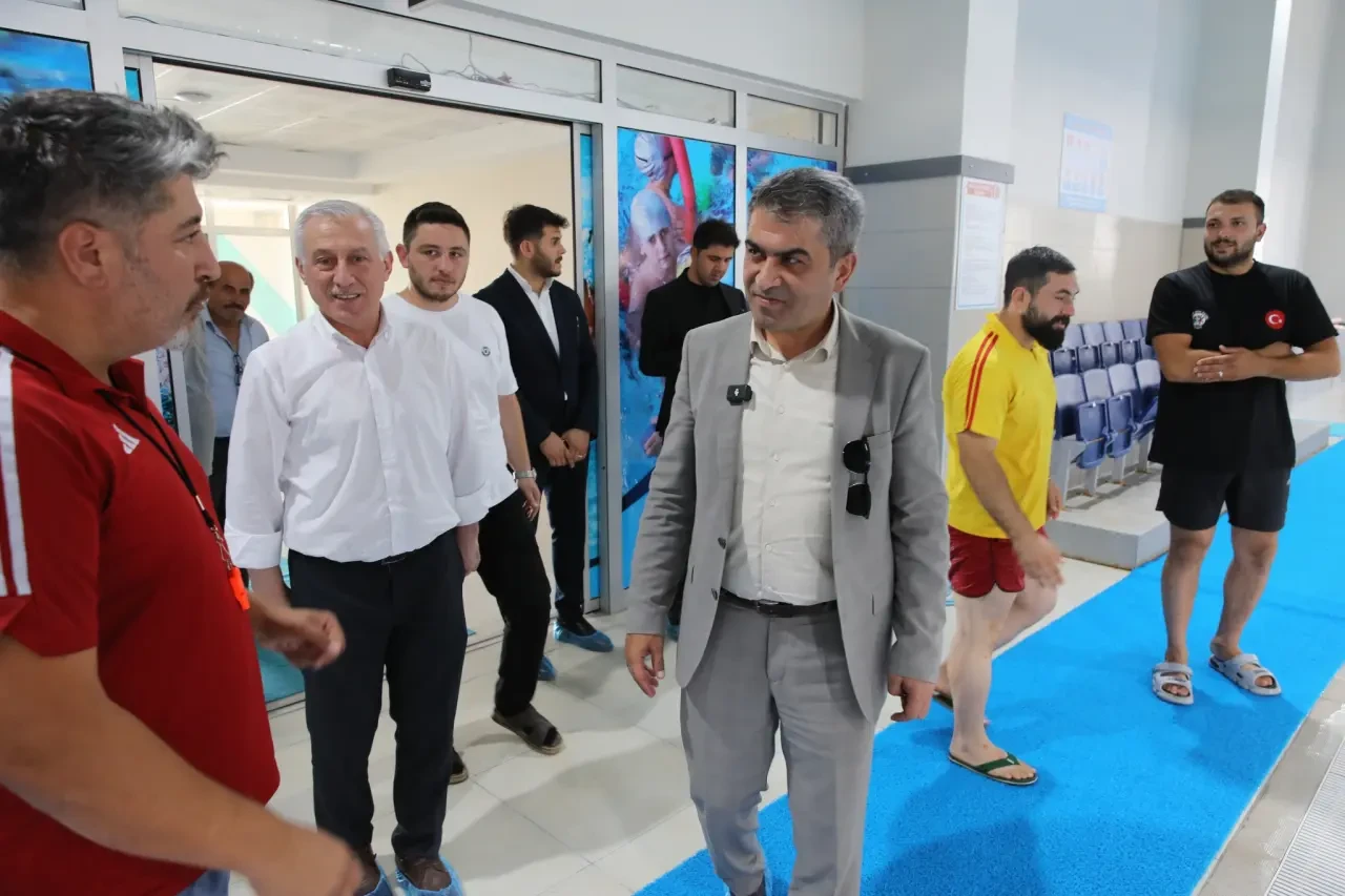 Başkan Rıfat Uzun’dan Yüzme Kurslarına Ziyaret 1