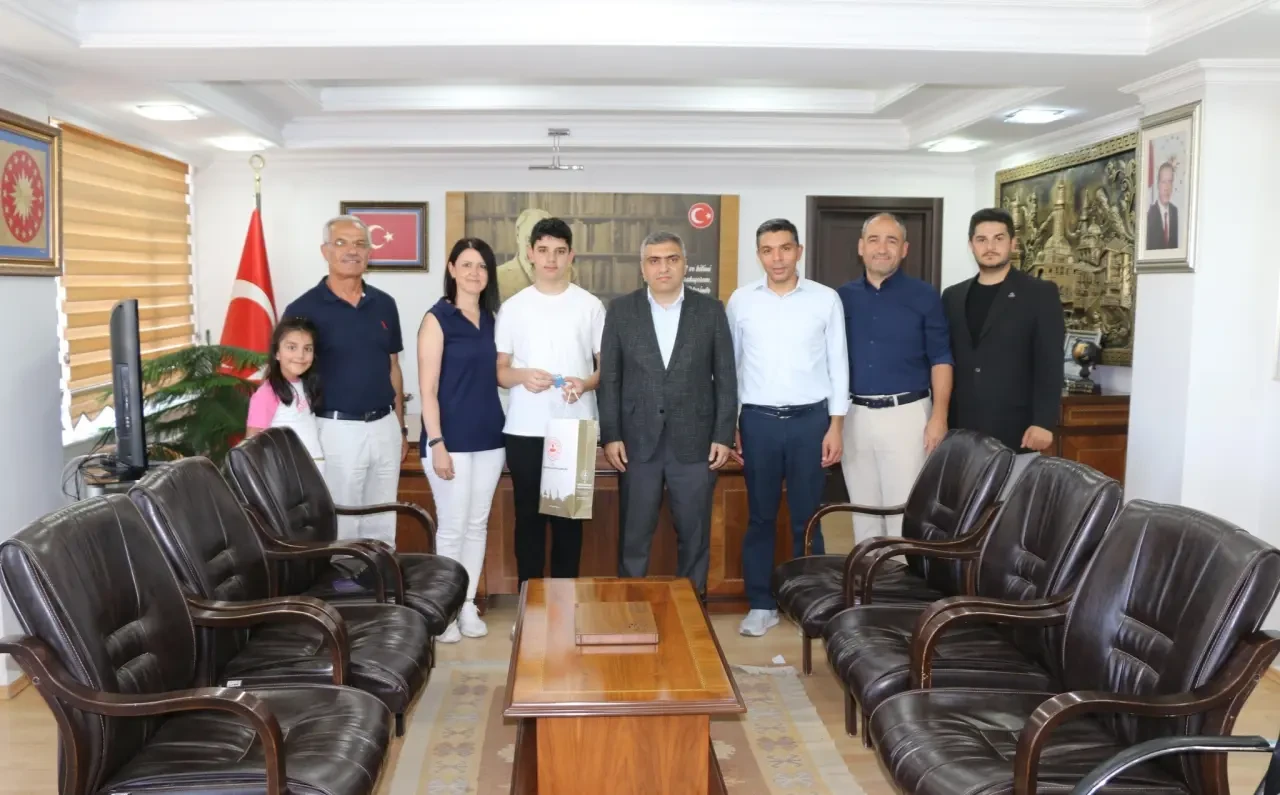 LGS'de 500 Tam Puanla Türkiye Derecesi Yapan Öğrencilerden Kaymakam Karaaslan’a Ziyaret 1