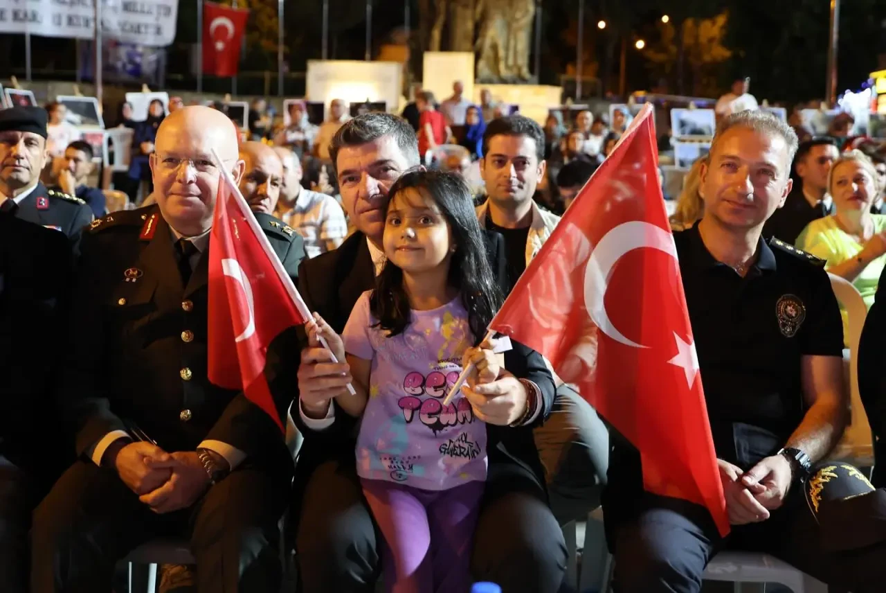 Amasya’da 15 Temmuz’un 9. Yılında Demokrasi Nöbeti: Binler, Yavuz Selim Meydanı’nda Tek Yürek Oldu 4