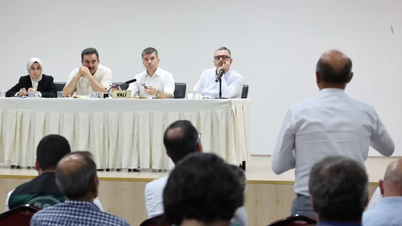 Vali Önder Bakan Gümüşhacıköy’de Muhtarlarla Bir Araya Geldi 3