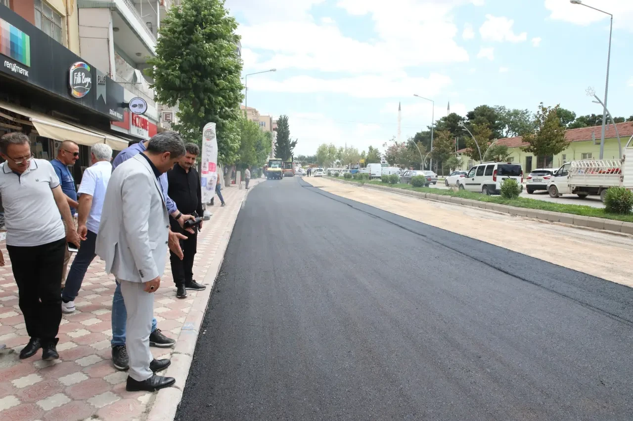 Başkan Uzun’dan Asfalt Çalışmalarına Ziyaret: “Aşkla ve Azimle Suluova İçin Çalışıyoruz” 1
