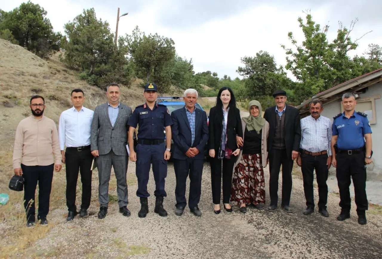 Kaymakam Büşra Erdoğan Tepeköy’de Vatandaşlarla Buluştu 3