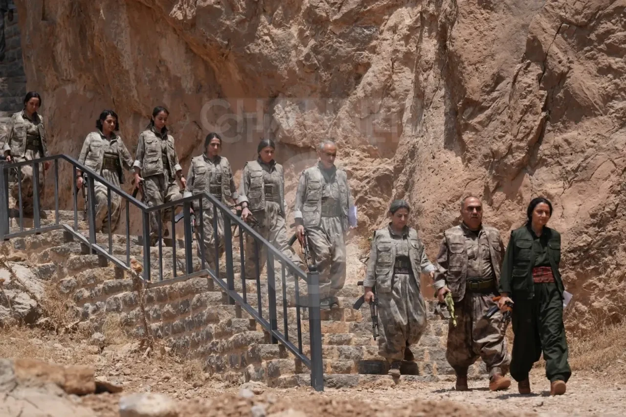 Son Dakika: PKK’lı Terörist Grup Silahları Bıraktı! Tarihi Anlar Süleymaniye’de Yaşandı 3