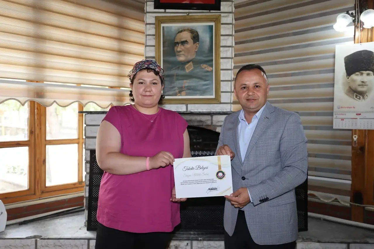 Amasya Belediye Başkanı Turgay Sevindi’den Sosyal Yardım Ekibine Takdir Belgesi 2