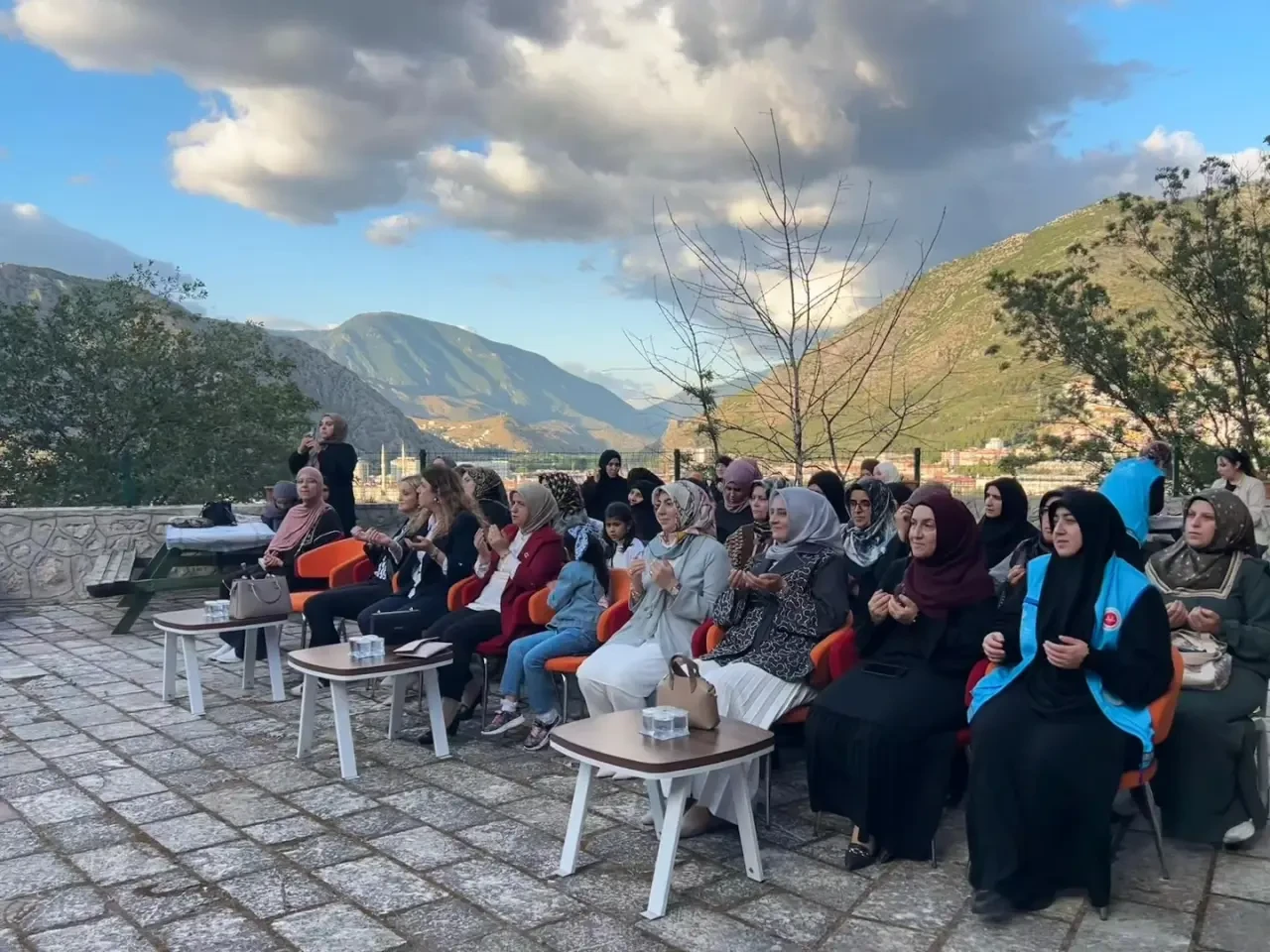Amasya’da Hafız Kız Öğrenciler İçin Duygusal Mezuniyet Töreni Düzenlendi 5