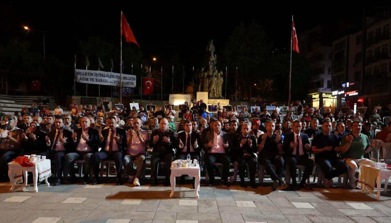 Amasya’da 15 Temmuz’un 9. Yılında Demokrasi Nöbeti: Binler, Yavuz Selim Meydanı’nda Tek Yürek Oldu 6