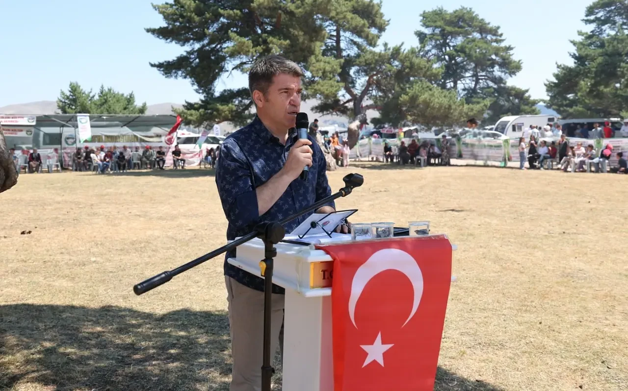 Vali Önder Bakan, 12. Geleneksel Kuzoluk Yayla Şenliği’nde Vatandaşlarla Buluştu 2