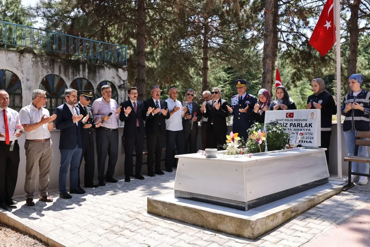 Merzifon’da Şehitliklerde Dualar Yükseldi 3