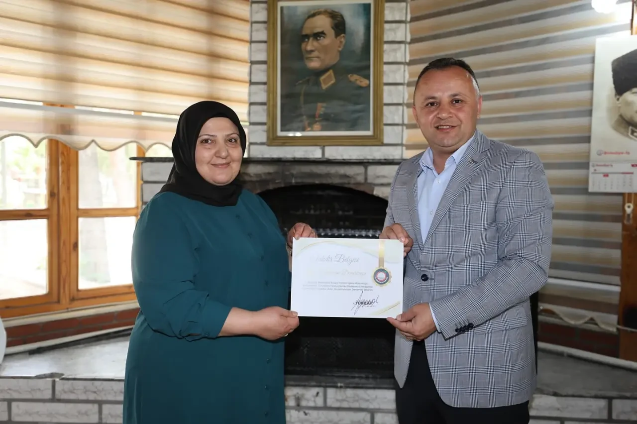 Amasya Belediye Başkanı Turgay Sevindi’den Sosyal Yardım Ekibine Takdir Belgesi 1
