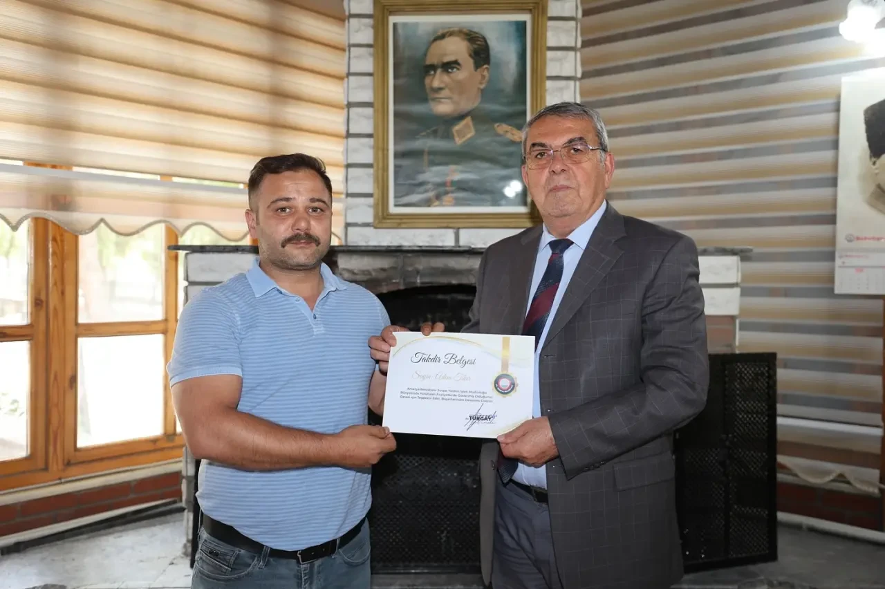 Amasya Belediye Başkanı Turgay Sevindi’den Sosyal Yardım Ekibine Takdir Belgesi 3