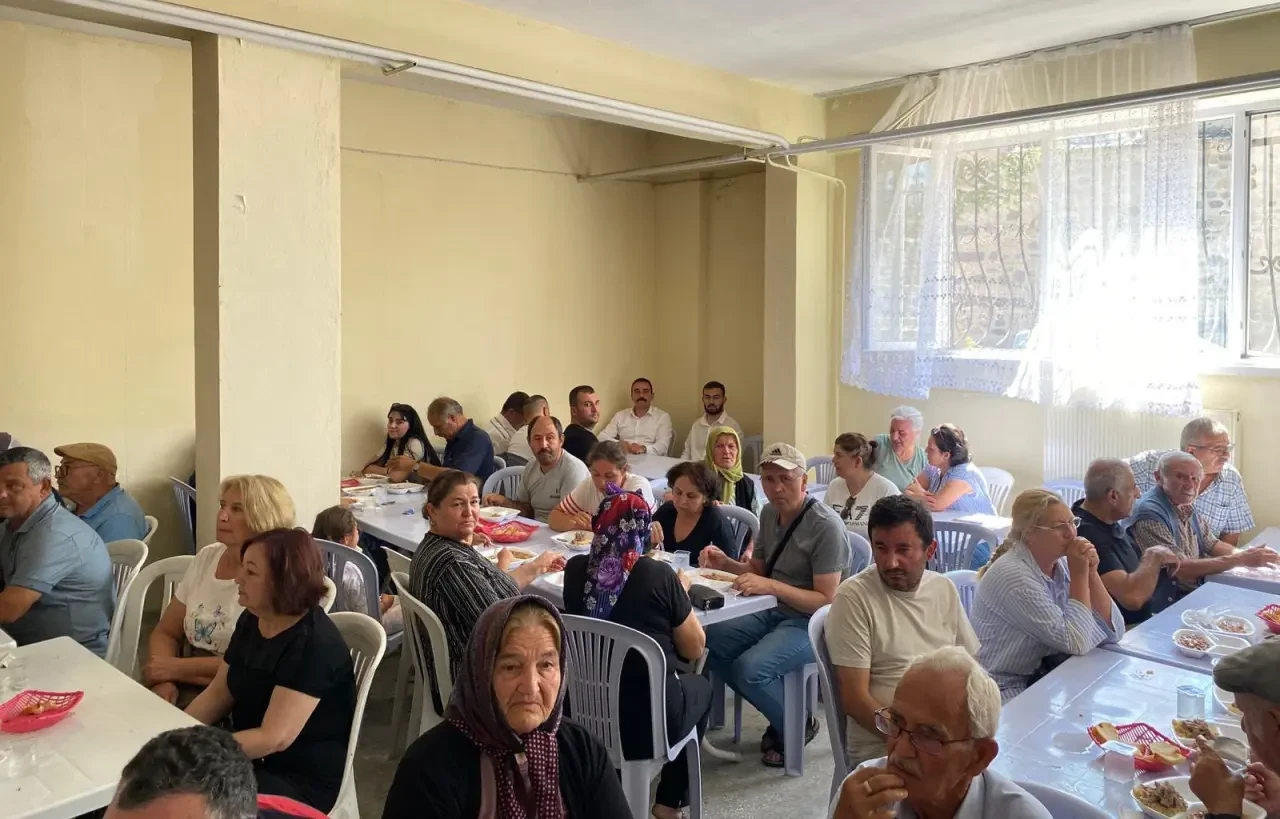 Merzifon’da Kerbela Matemi: Gençler Aşure Lokmasına Ortak Oldu 3