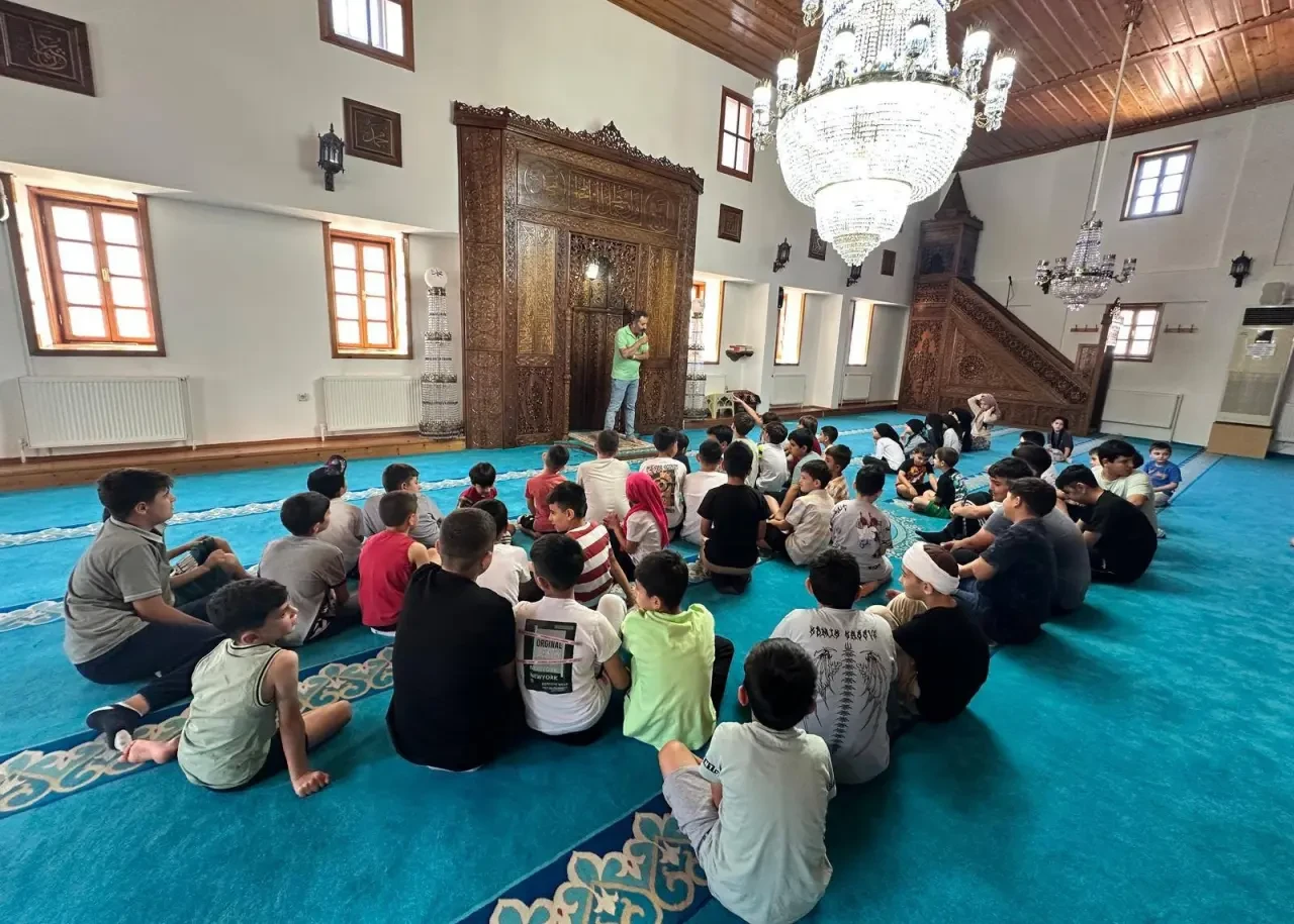 Camide Sağlık Semineri: Çocuklara Sağlıklı Beslenme ve Bağımlılıkla Mücadele Eğitimi Verildi 1