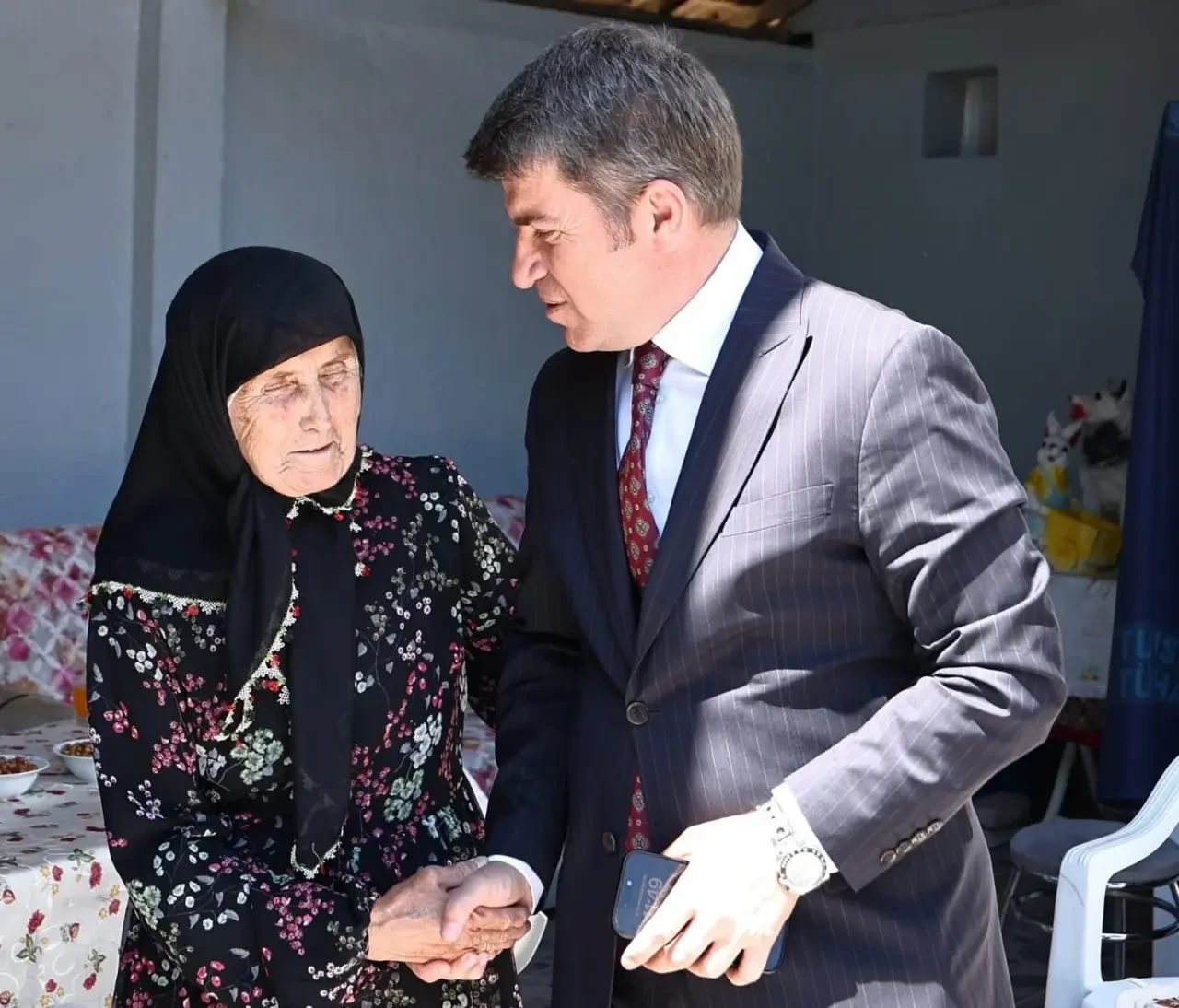 Vali Bakan'dan Elmas Teyzeye Vefa Dolu Ziyaret 3