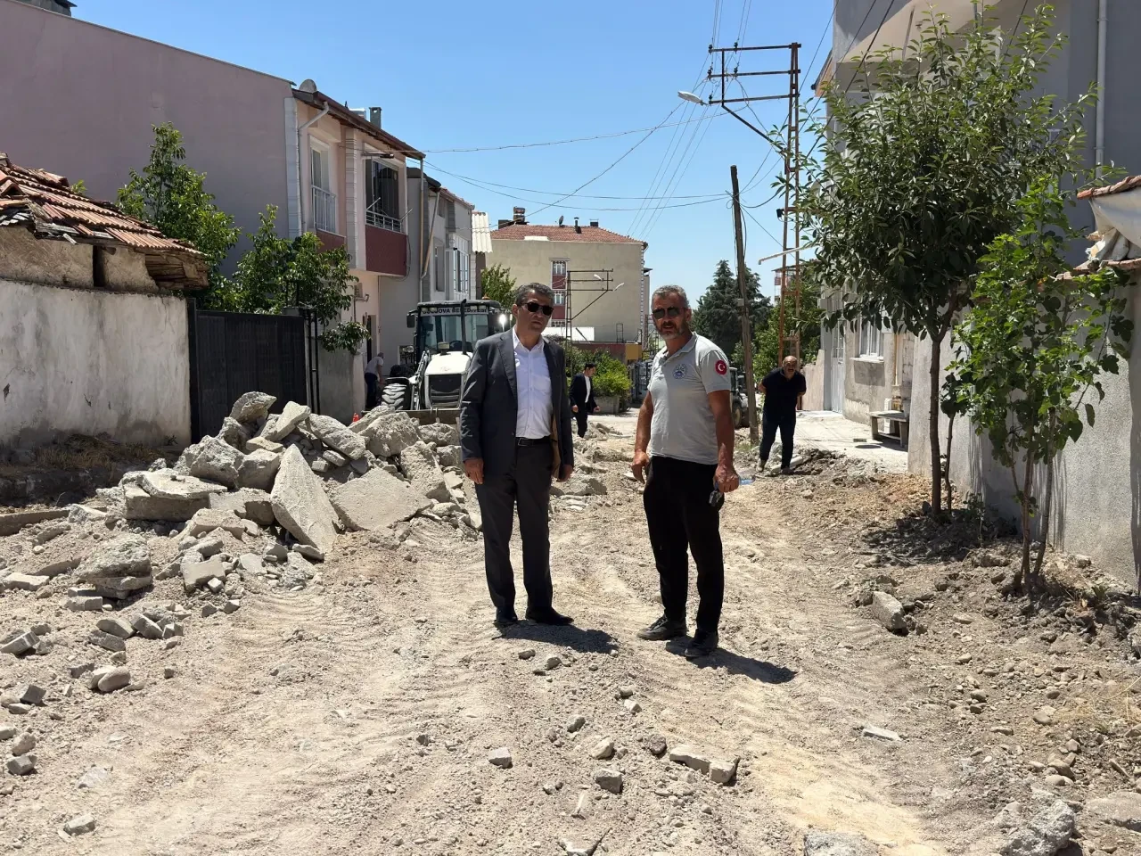 Başkan Rıfat Uzun, Pazar Mahallesi’nde Kilit Parke Öncesi Çalışmaları İnceledi 1