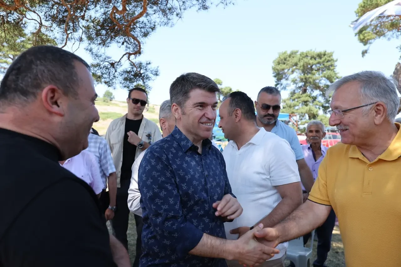 Vali Önder Bakan, 12. Geleneksel Kuzoluk Yayla Şenliği’nde Vatandaşlarla Buluştu 1
