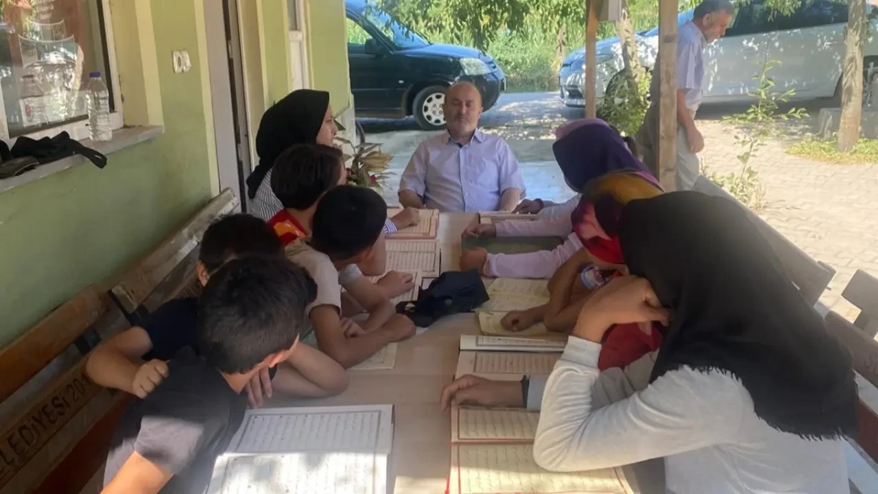 Suluova'da Yaz Kur'an Kurslarına İlgi Büyük: Müftü Sıtkı Kaya Öğrencilerle Buluştu 1