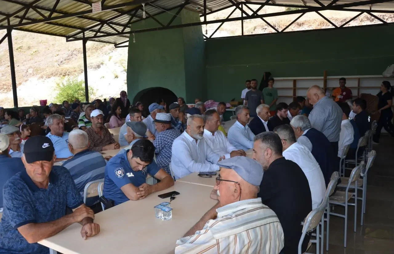 İkizyaka Köyü’nde Aşure Günü Buluşması: Aynı Kazanda Birlik ve Dayanışma 3