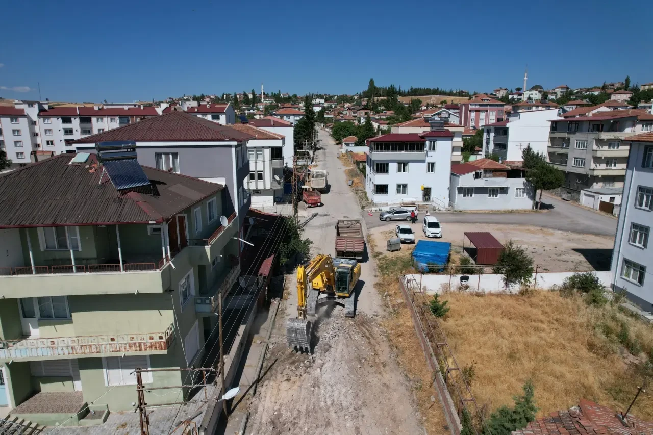 Başkan Rıfat Uzun, Pazar Mahallesi’nde Kilit Parke Öncesi Çalışmaları İnceledi 2