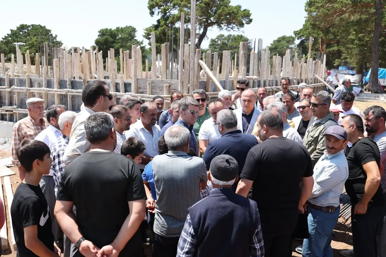 Vali Önder Bakan, 12. Geleneksel Kuzoluk Yayla Şenliği’nde Vatandaşlarla Buluştu 4