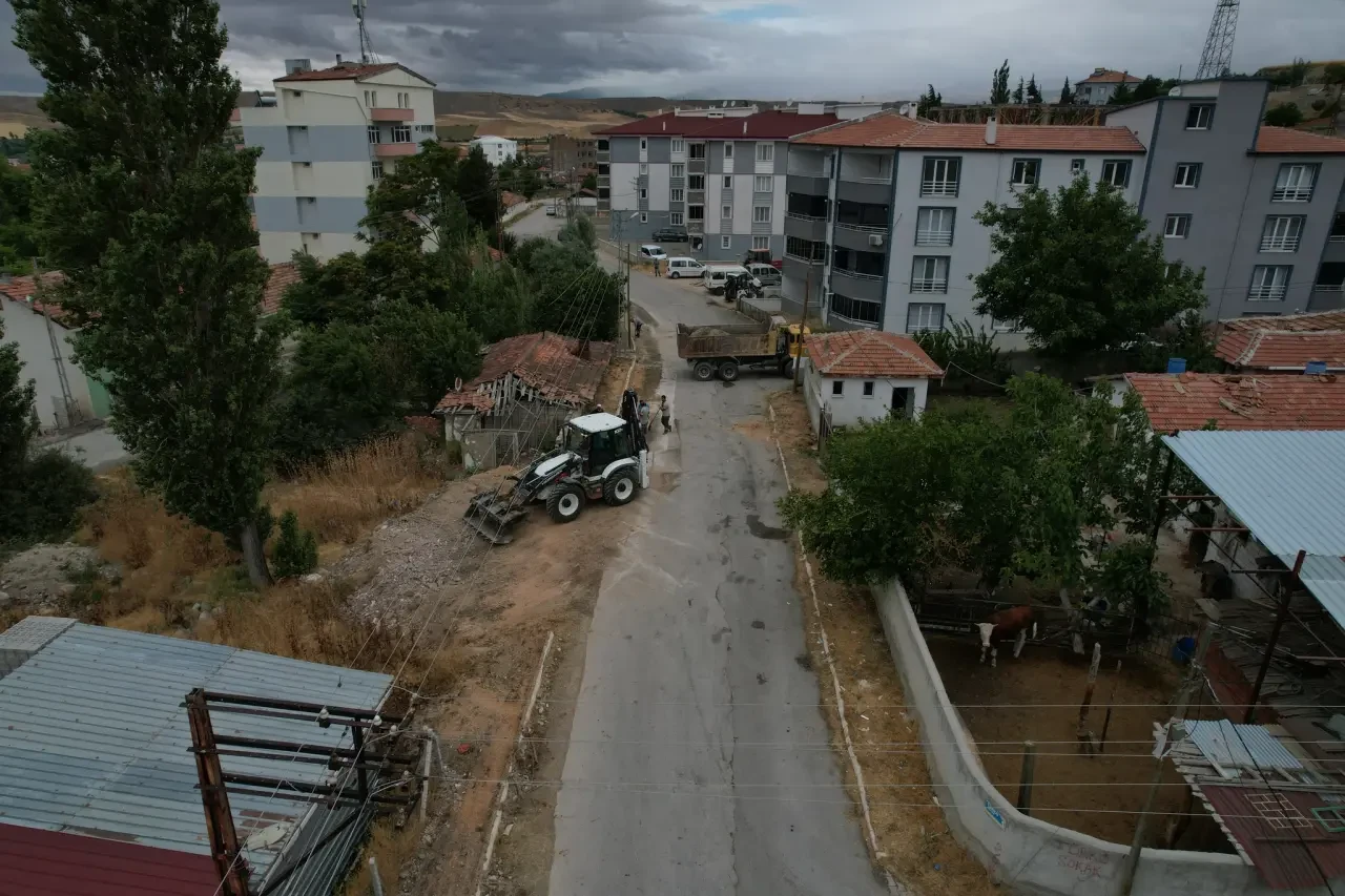 Suluova Belediyesi’nden Beyazıt Caddesi’nde Çevre Düzenleme Atağı 4